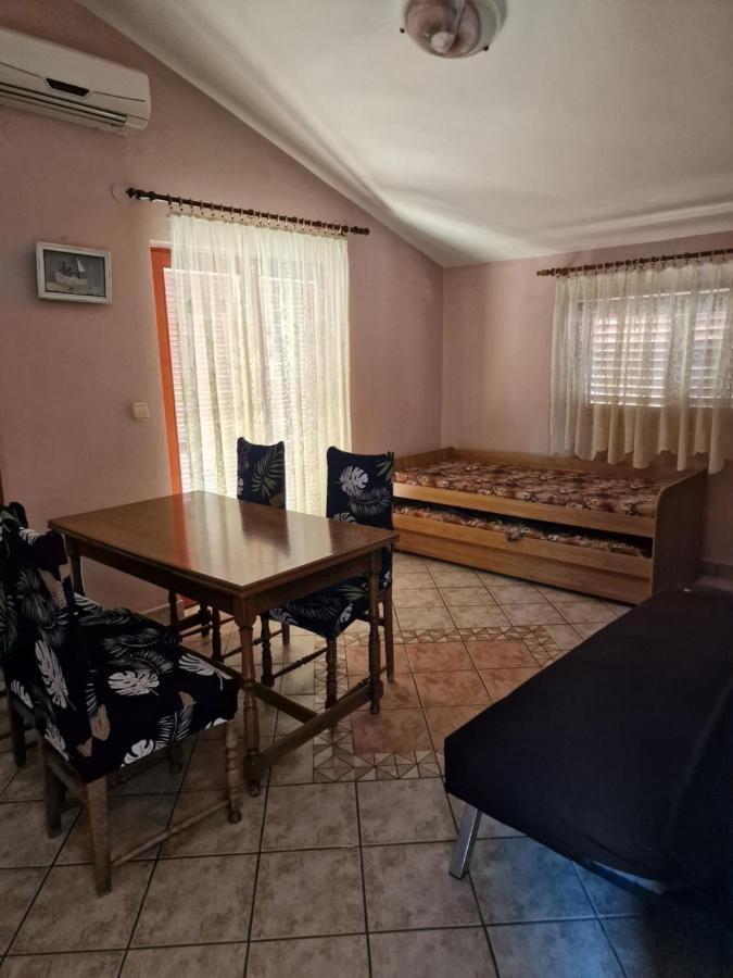 Apartmani Vesna Vir Εξωτερικό φωτογραφία